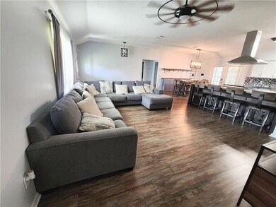 OPEN FLOOR PLAN