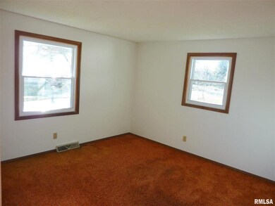 4306 W 16th St, Davenport, IA 52804 - photo 5