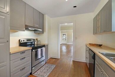 915 W Pacific Ave, Waukegan, IL 60085 - photo 7