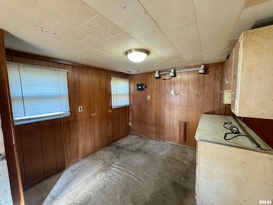 309 N Main St, Payson, IL 62360 - photo 4