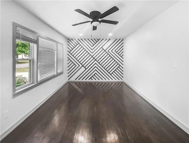 612 N Logan St, Olathe, KS 66061 - photo 3