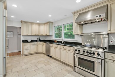 94 Cognewaugh Rd, Cos Cob, CT 06807 - photo 4