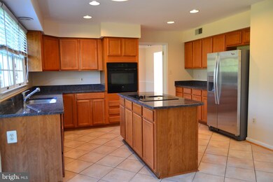 8111 Mike Shapiro Dr, Clinton, MD 20735 - photo 6