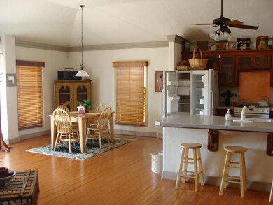 1512 Upper Liveoak Rd, Fredericksburg, TX 78624 - photo 5