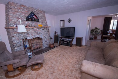 Family Room/Fireplace