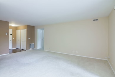 301 Lake Hinsdale Dr unit 108, Willowbrook, IL 60527 - photo 3