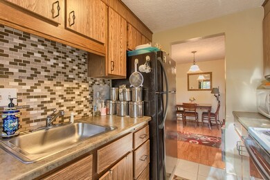 51 Olde Colonial Dr unit 6, Gardner, MA 01440 - photo 4