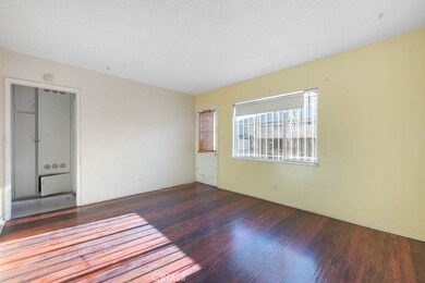 10502 Ravenswood Ave, Inglewood, CA 90304 - photo 2