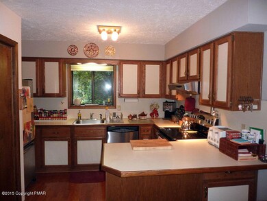 1150 Stonewall Dr, Pocono Pines, PA 18350 - photo 4