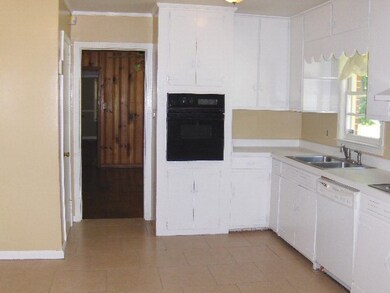 864 Winchester Cir, Macon, GA 31210 - photo 7