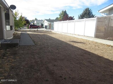 561-860651-front yard (2)