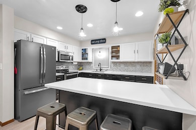 2107 Meadowlark Dr, Janesville, WI 53546 - photo 5