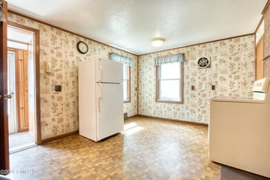 Eat-in Kitchen