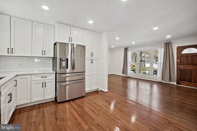 8215 Quentin St, New Carrollton, MD 20784 - photo 4