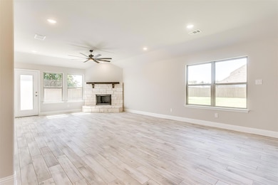 706 Broken Bow Ln, Cleburne, TX 76033 - photo 6