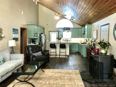 2404 E Eseco Rd, Cushing, OK 74023 - photo 5