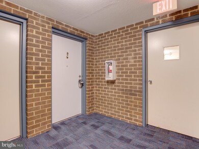 406 Girard St unit 302, Gaithersburg, MD 20877 - photo 2