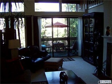 Living Room , to Deck