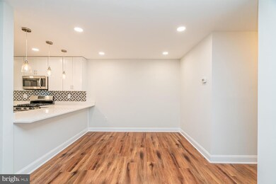 10056 Oakton Terrace Rd, Oakton, VA 22124 - photo 7