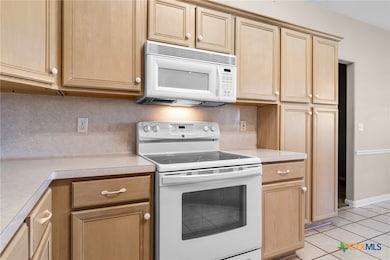 140 Plantation Dr, Seguin, TX 78155 - photo 4