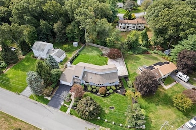 30 Dutchess Dr, Cranston, RI 02921 - photo 4