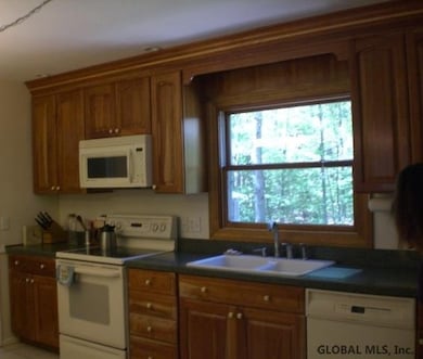 5 Village Ln, Clifton Park, NY 12065 - photo 6