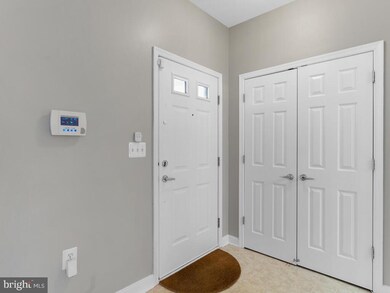 5040 Kimi Gray Ct SE, Washington, DC 20019 - photo 5