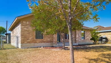 1061 Lazar Dr, Eagle Pass, TX 78852 - photo 3