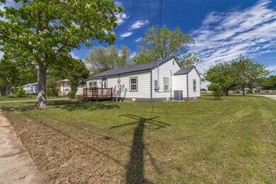 1000 Gladney St, Gainesville, TX 76240 - photo 2