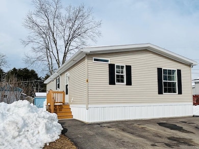 545 Elm St unit 4, Milford, NH 03055 - photo 2