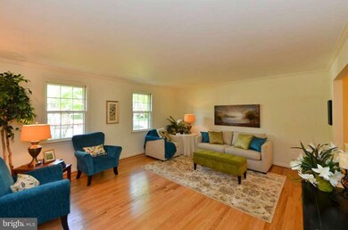 8925 Braeburn Dr, Annandale, VA 22003 - photo 7