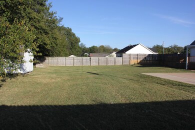 Large Fenced in Back Yard!