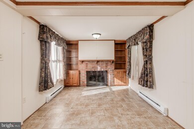 19010 Cherry Tree Dr, Hagerstown, MD 21742 - photo 2