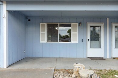 2301 Vineyard Cir, Manhattan, KS 66502 - photo 2