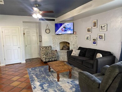 1301 S Howeth St, Gainesville, TX 76240 - photo 4