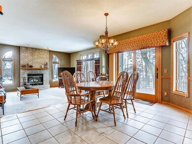 Dinette in between Kitchen and Great Room leads to