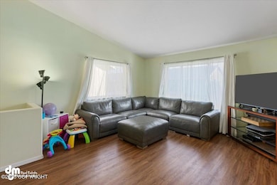 03-Living Room_SLS_-2924