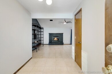 8906 S 200th East Ave, Broken Arrow, OK 74014 - photo 4