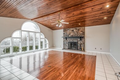 132 Lee Dr, Floyds Knobs, IN 47119 - photo 4