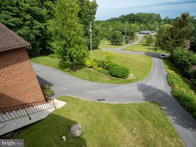 466 White Oak Ln, Leesport, PA 19533 - photo 5