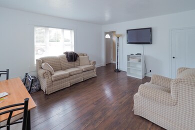 210 Cedar St-103
