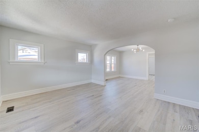 8373 Elmore Ave, Saint Louis, MO 63132 - photo 4