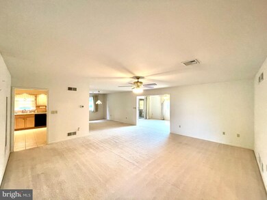 418 Benjamin Dr, Chambersburg, PA 17201 - photo 2