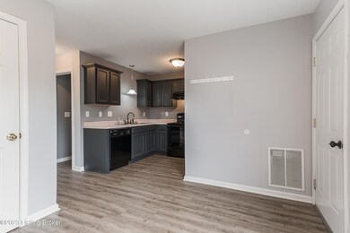 6631 Arbor Creek Dr, Louisville, KY 40228 - photo 5