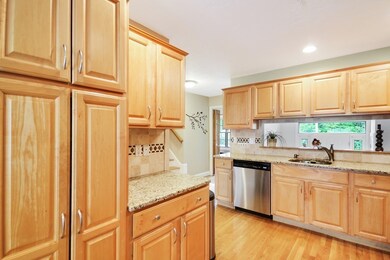88 Worcester Ln, Waltham, MA 02451 - photo 5
