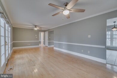 2069 Cobblestone Ln, Reston, VA 20191 - photo 3
