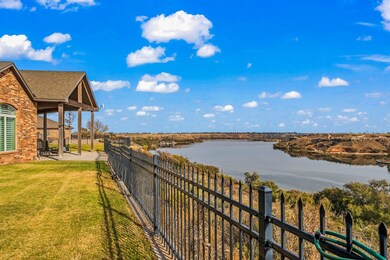 306 Palomino Dr, Lubbock, TX 79404 - photo 2