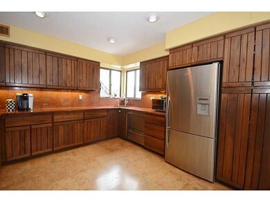 Kitchen. Large New Eat-In Kitchen with Stainless S