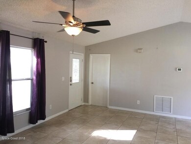 Entry/Living Room