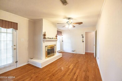 6427ShawnDr_DiningRoom_15